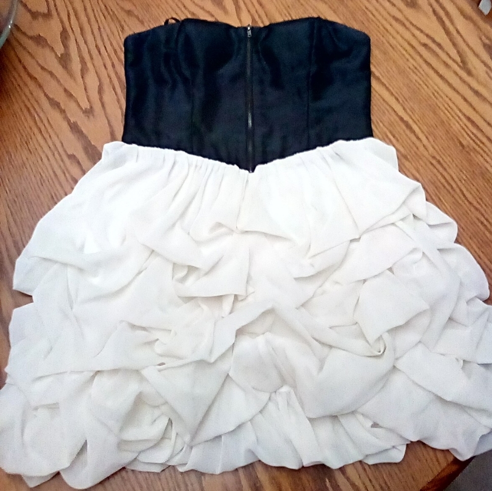 🍭Hailey Logan by Adrianna Papell Strapless ruffle tier dress size 6